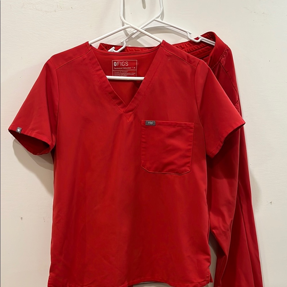 FIGS Pop Red Women’s M/Tall Zamora joggers and M Catarina one pocket top